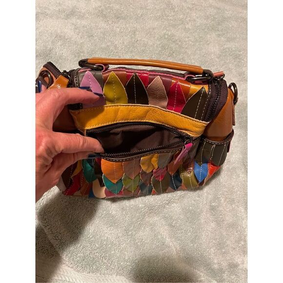 Leather crossbody of many colors and many pockets - Picture 3 of 10